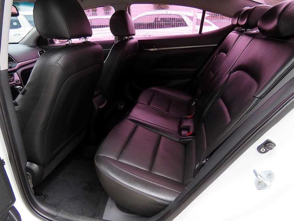 HYUNDAI Avante - Vista 6