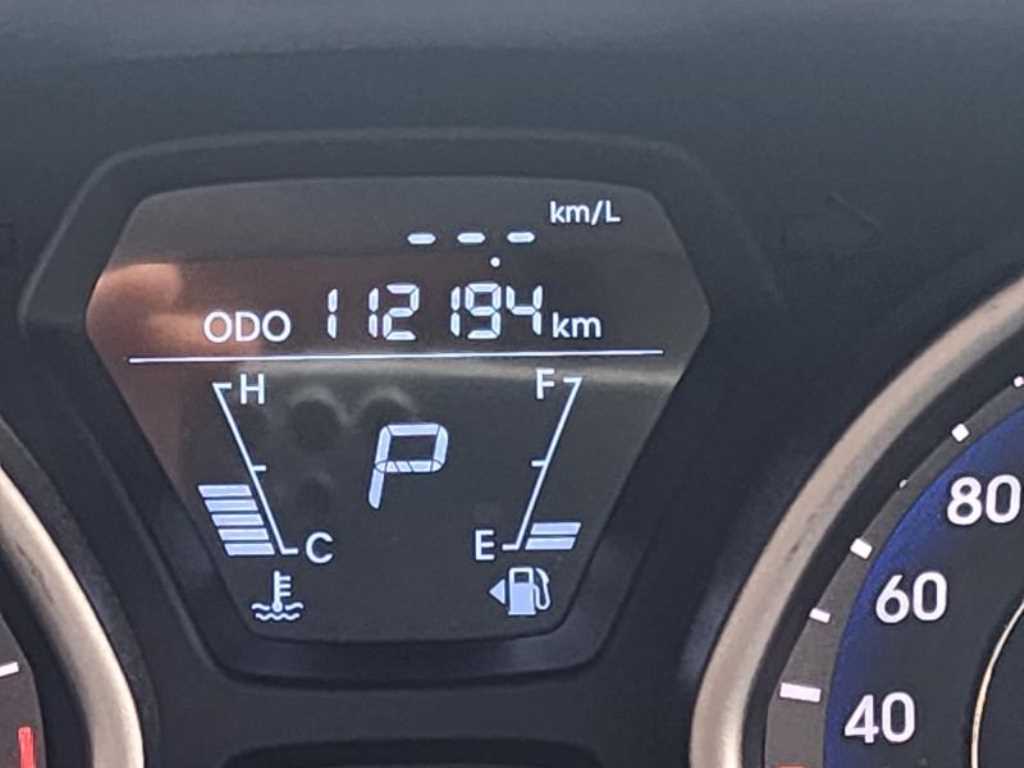 HYUNDAI Avante - Vista 2