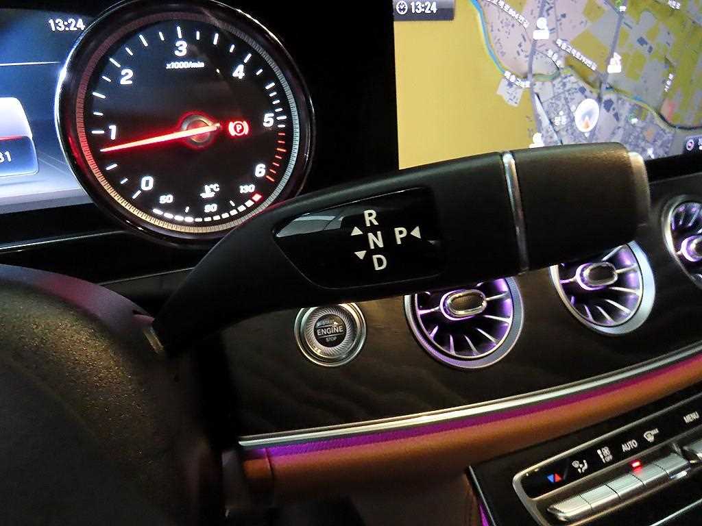 Mercedes Benz E class - Vista 12