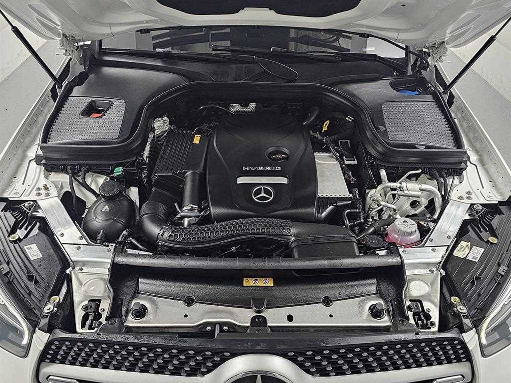 Mercedes Benz GLC Class - Vista 6