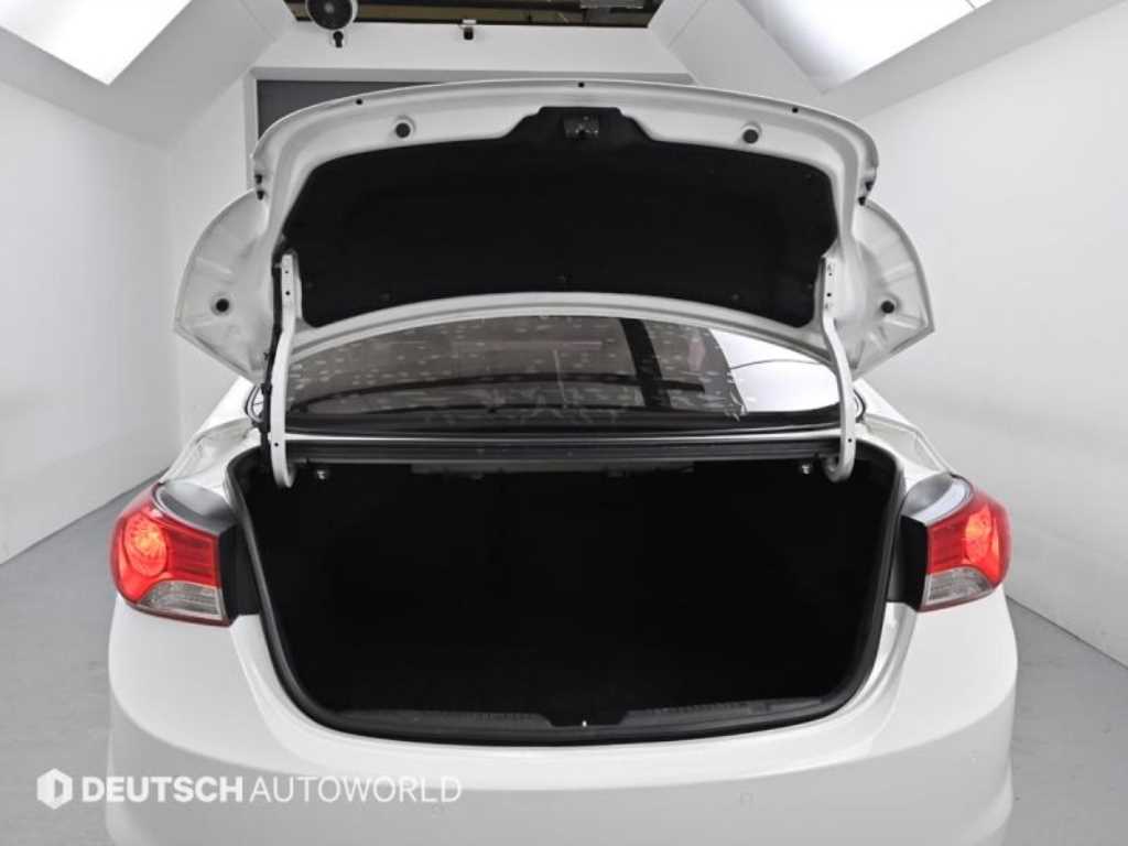 HYUNDAI Avante 2011 Blanco - Importación desde Corea - HF Imports Iquique - Foto 20