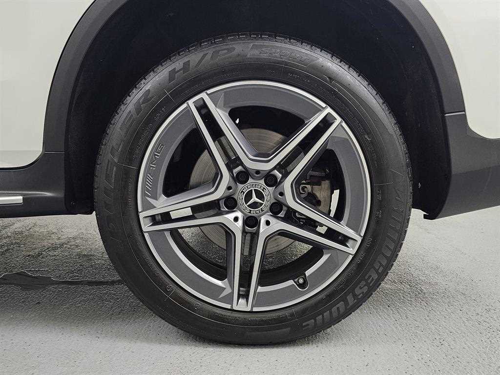 Mercedes Benz GLC Class - Vista 5