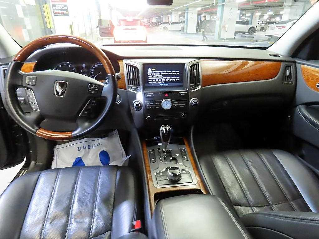HYUNDAI Equus - Vista 10