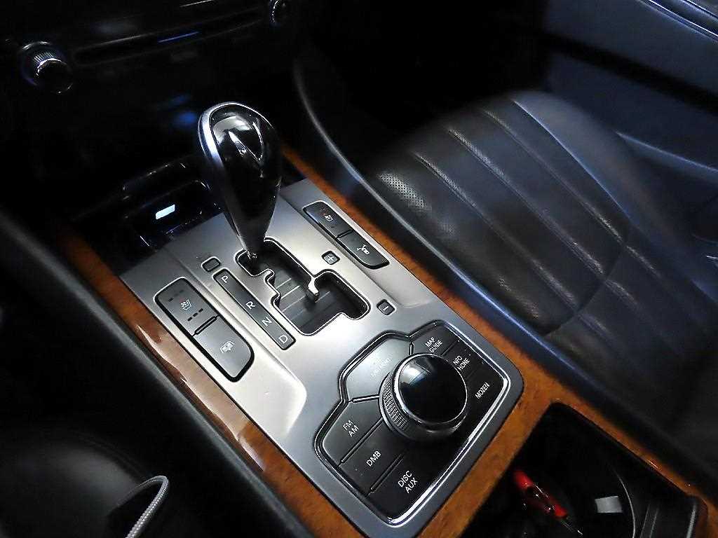 HYUNDAI Equus - Vista 12