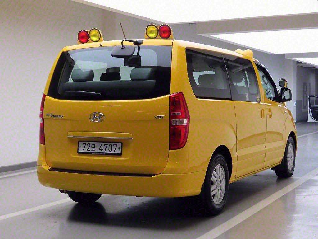 HYUNDAI Starex - Vista 4