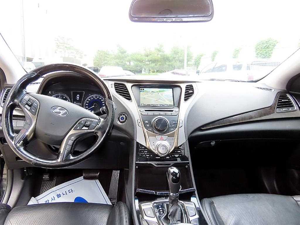 HYUNDAI Grandeur - Vista 7