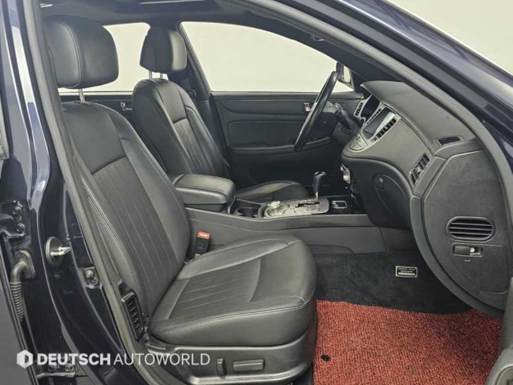 HYUNDAI Genesis - Vista 10