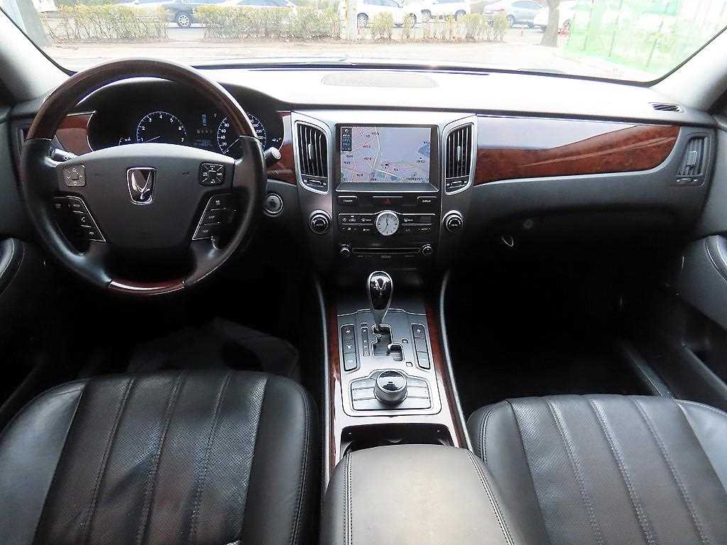 HYUNDAI Equus - Vista 9