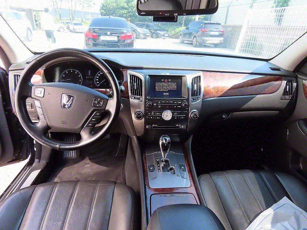 HYUNDAI Equus - Vista 7