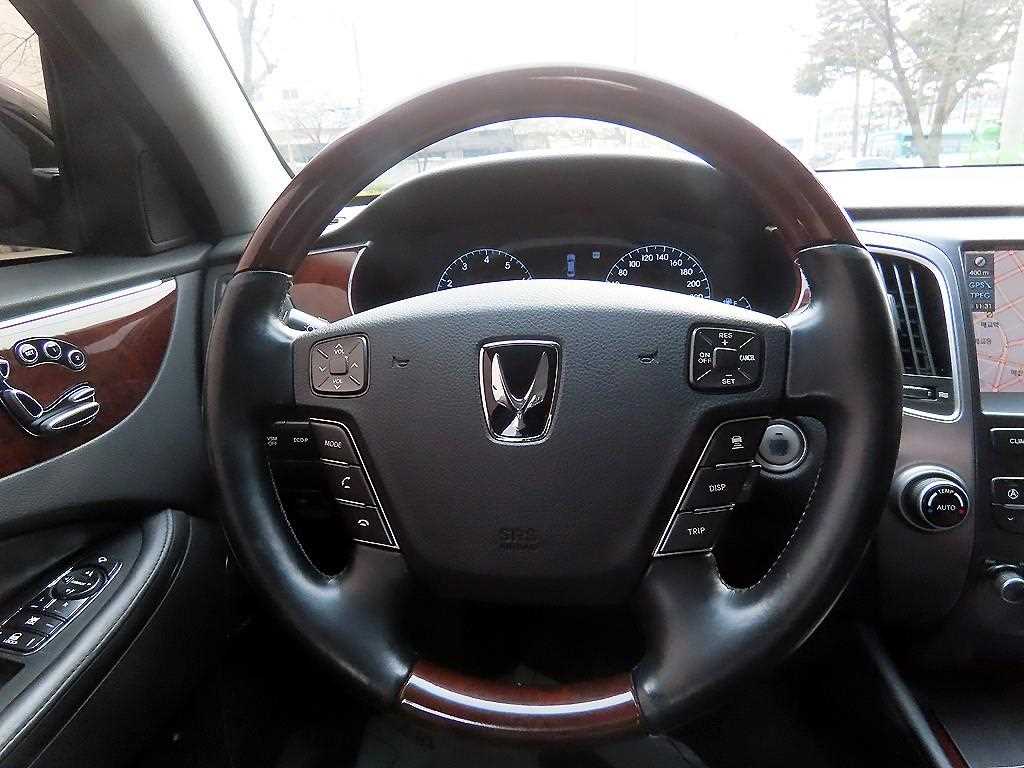 HYUNDAI Equus - Vista 7