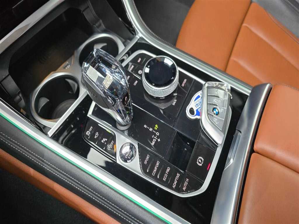 BMW 8 Series - Vista 9