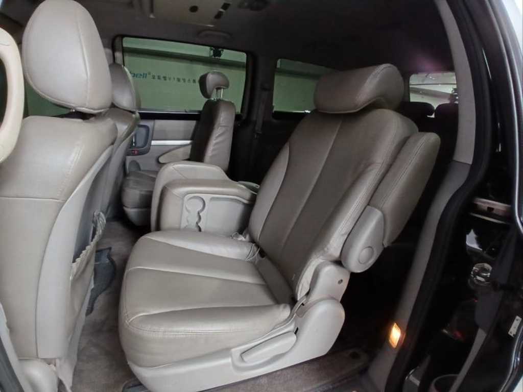 KIA Carnival - Vista 7