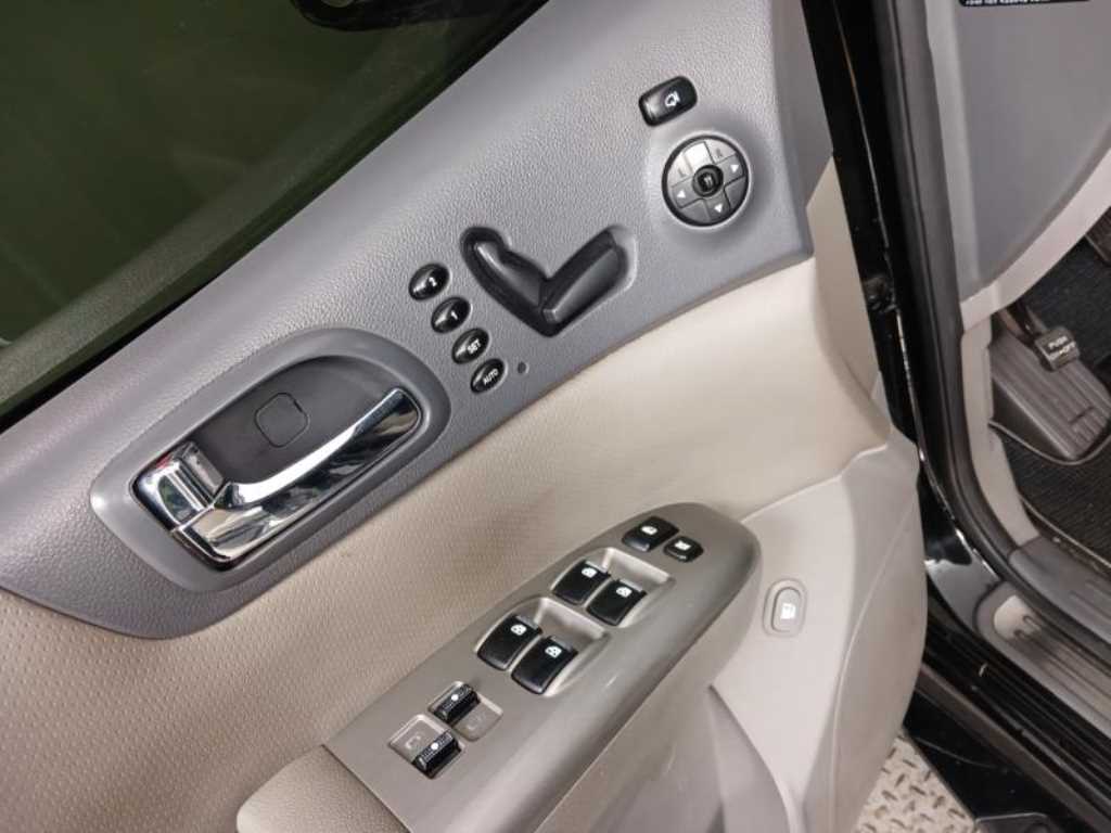 KIA Carnival - Vista 8