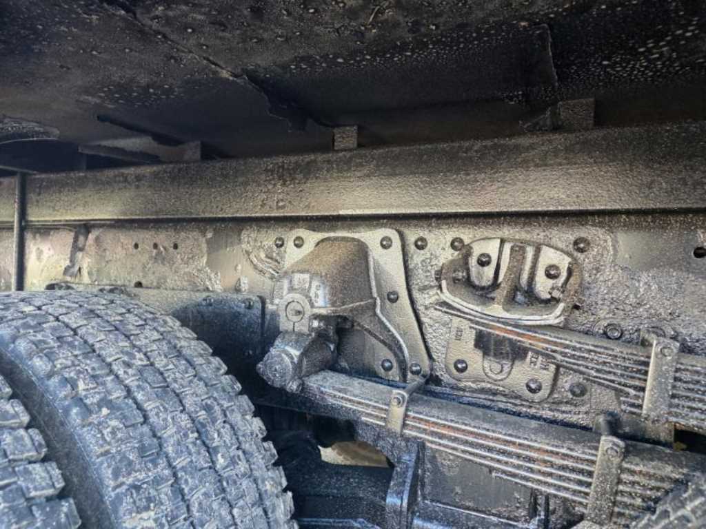 medium and large cargo truck - Vista 11