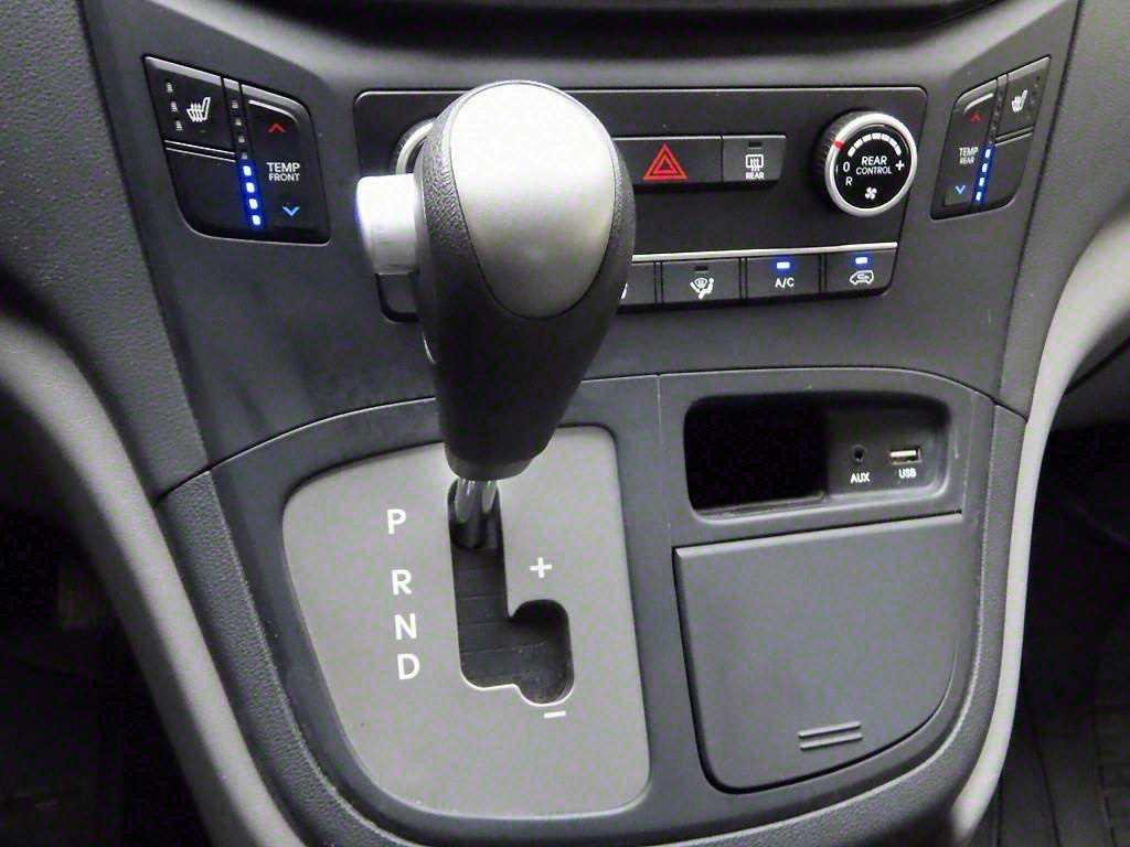 HYUNDAI Starex - Vista 10