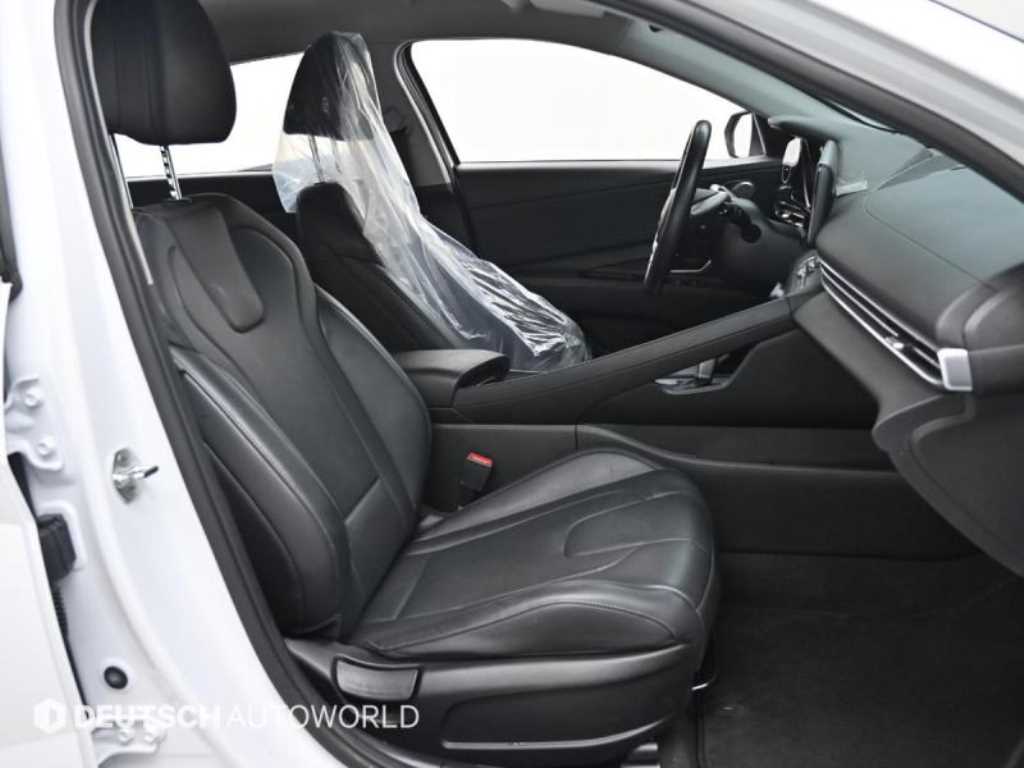 HYUNDAI Avante - Vista 10