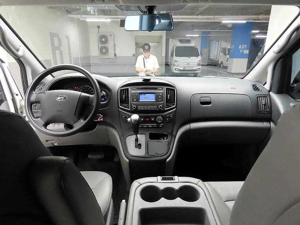 HYUNDAI Starex - Vista 8