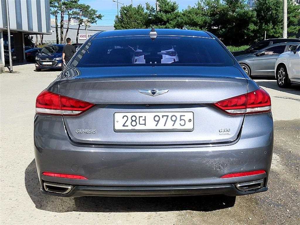 HYUNDAI Genesis - Vista 4