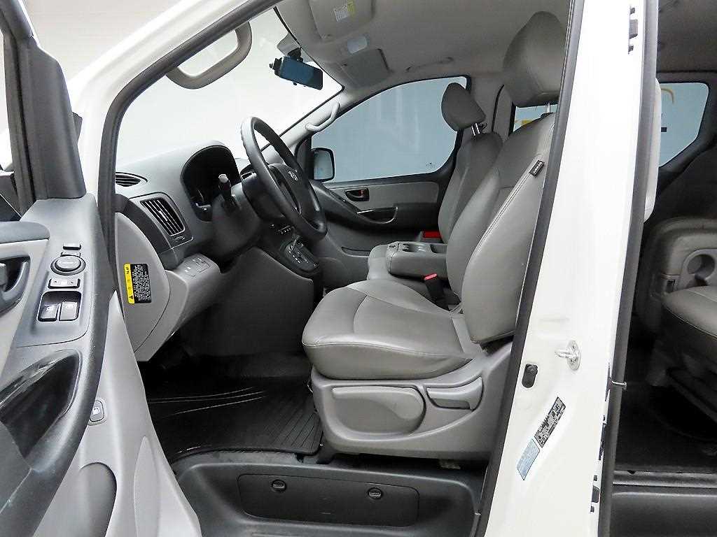 HYUNDAI Starex - Vista 12