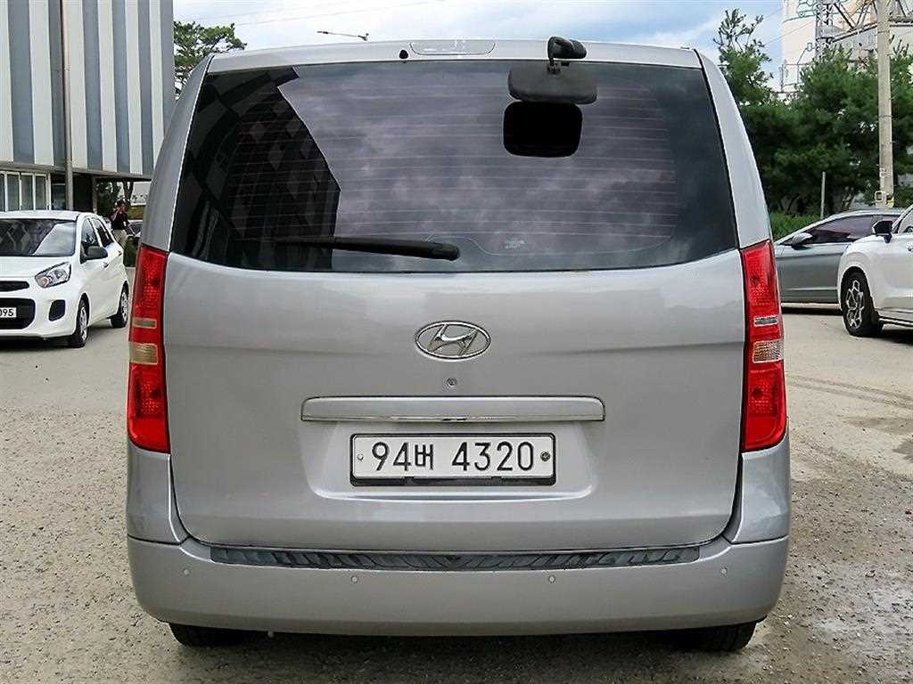 HYUNDAI Starex - Vista 4
