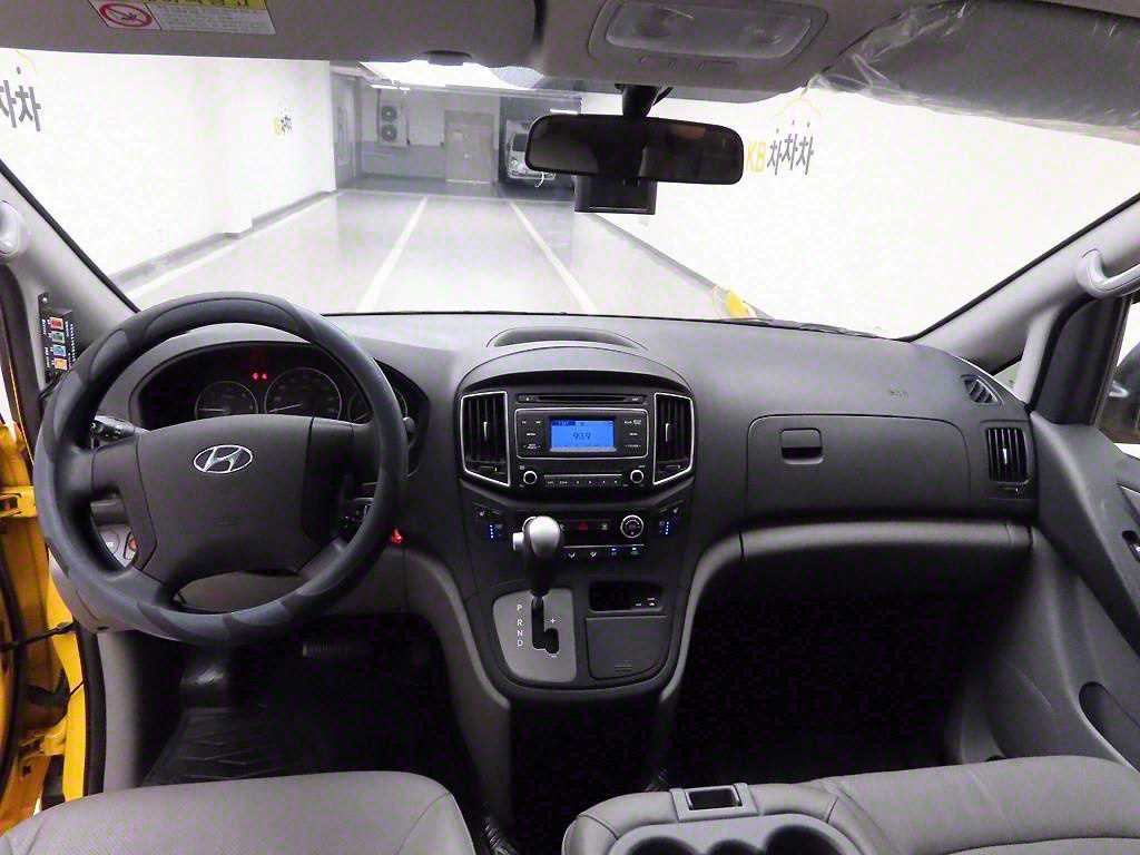 HYUNDAI Starex - Vista 7