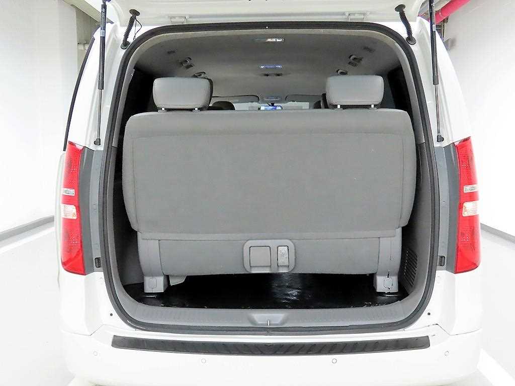 HYUNDAI Starex - Vista 5