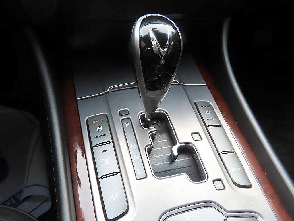 HYUNDAI Equus - Vista 11