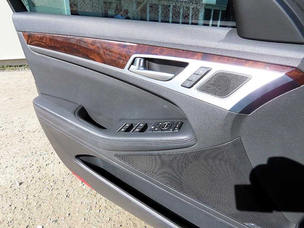 HYUNDAI Genesis - Vista 12