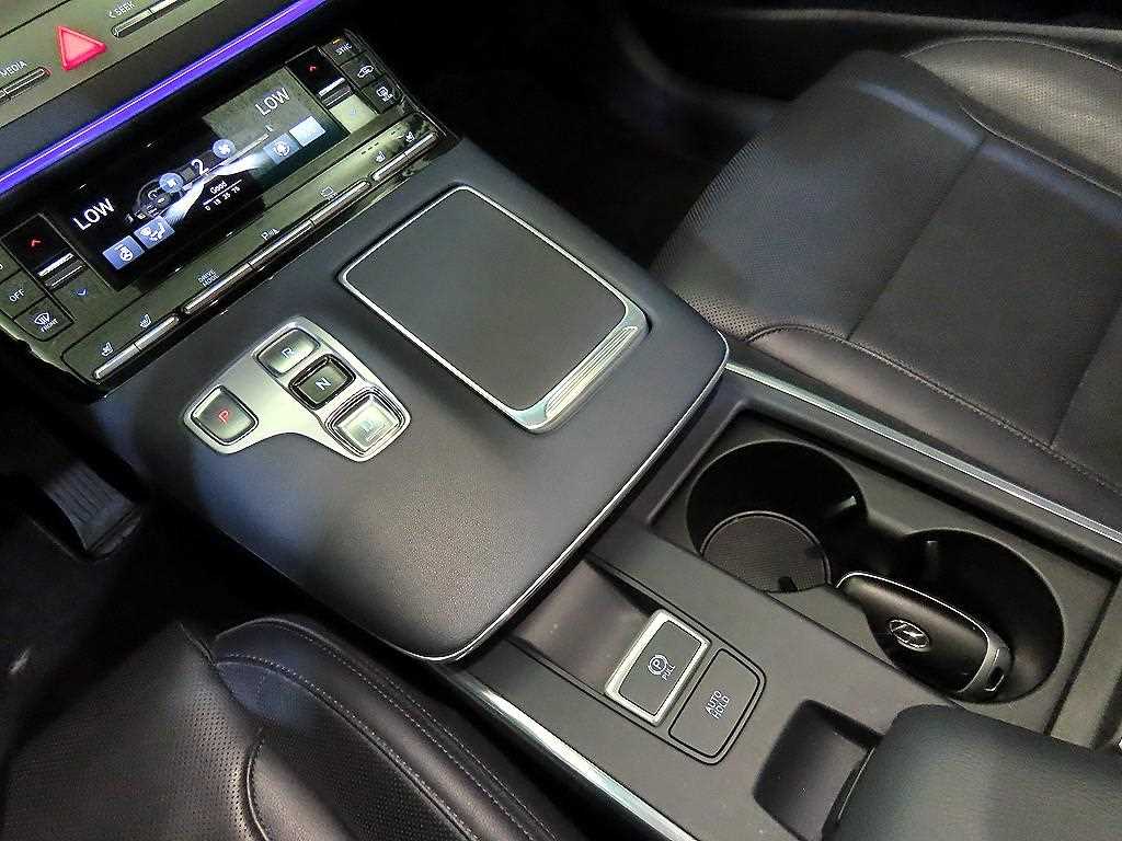 HYUNDAI Grandeur - Vista 12