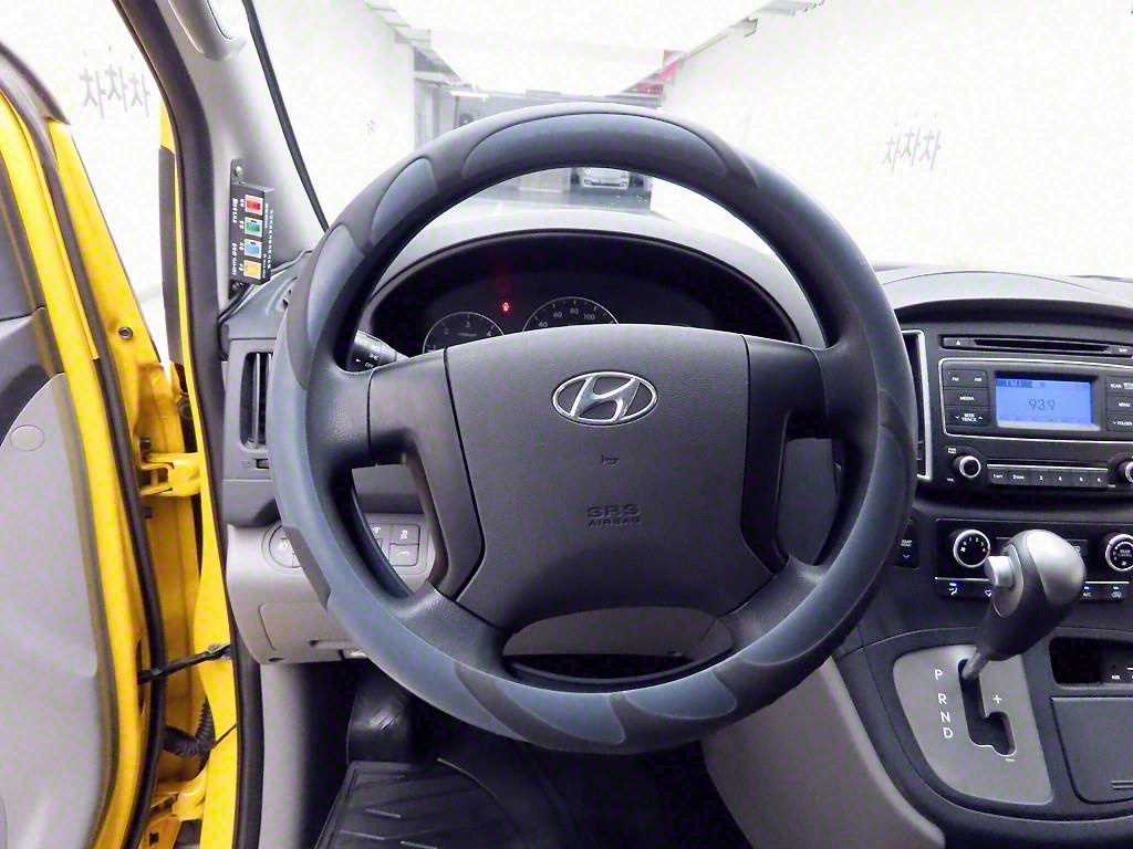 HYUNDAI Starex - Vista 8