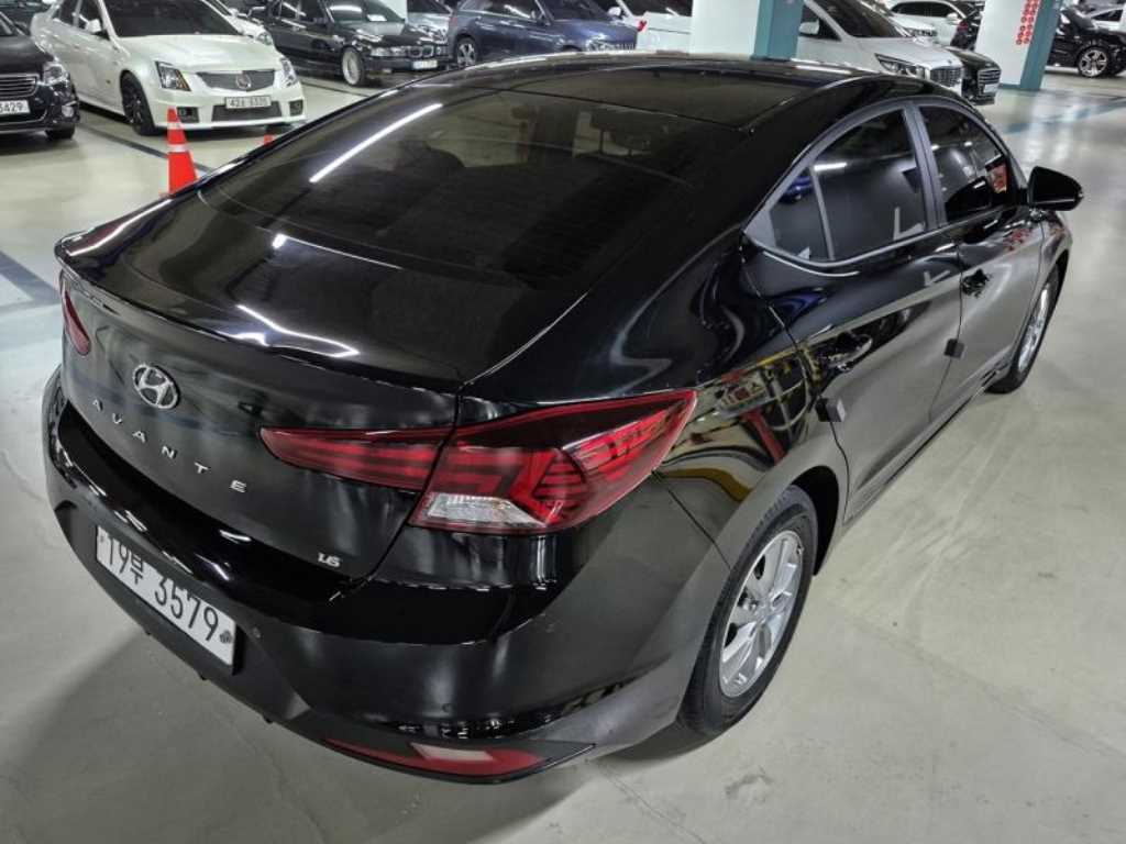 HYUNDAI Avante - Vista 4