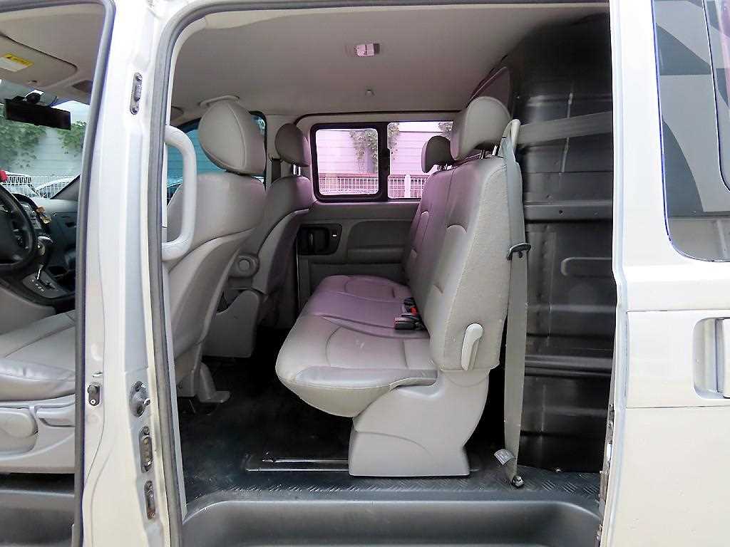 HYUNDAI Starex - Vista 6