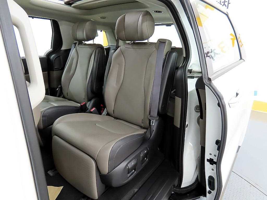 KIA Carnival - Vista 6