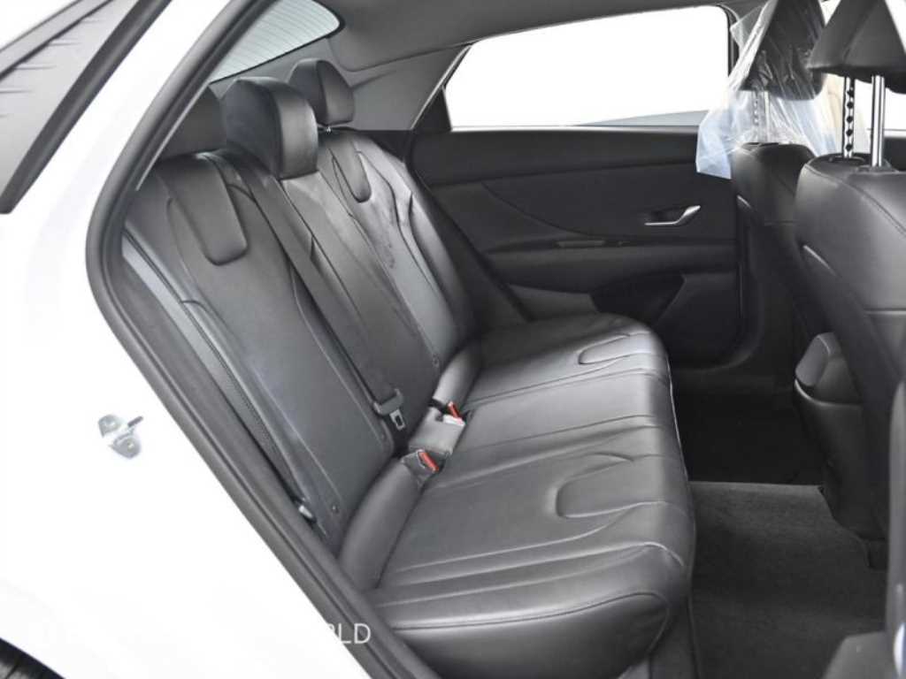 HYUNDAI Avante - Vista 12