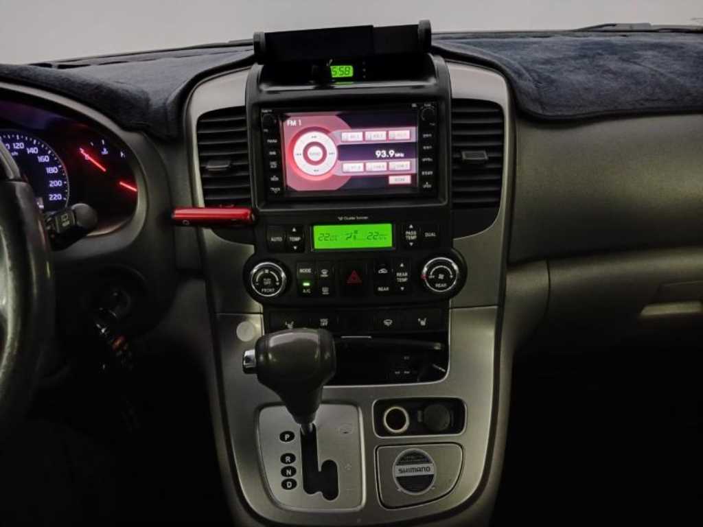 KIA Carnival - Vista 11