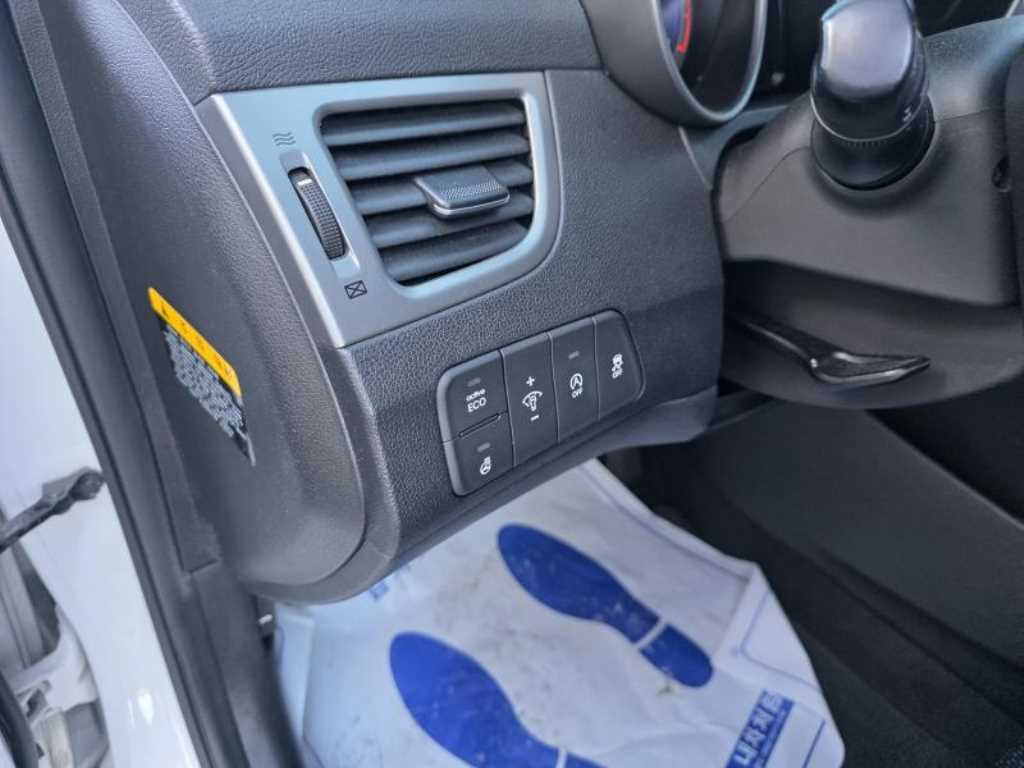 HYUNDAI Avante - Vista 10