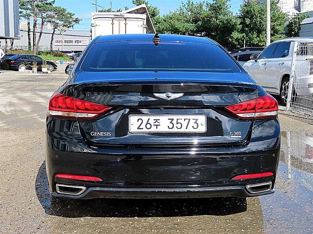 HYUNDAI Genesis - Vista 4