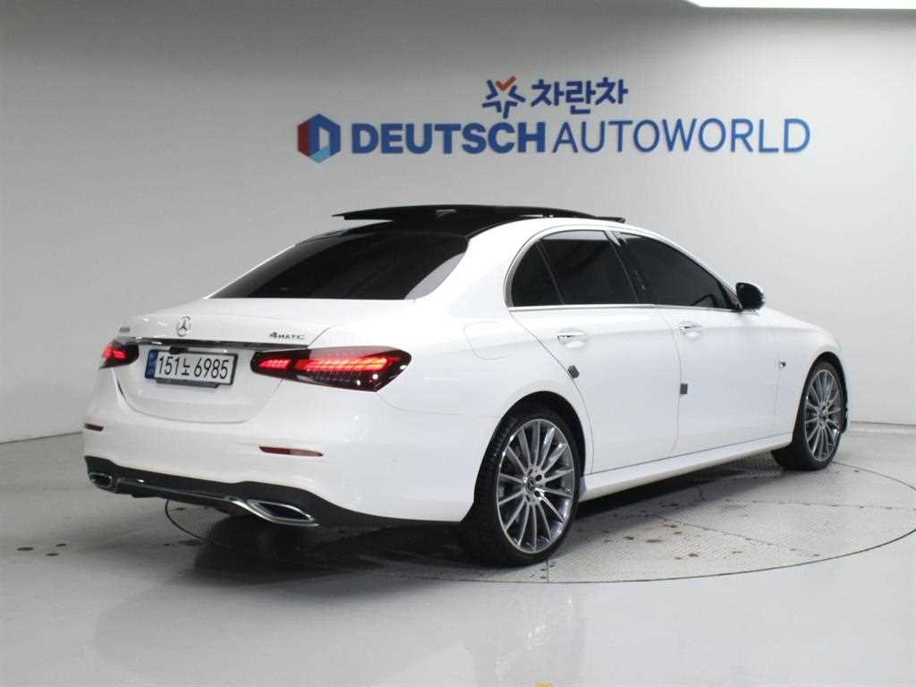 Mercedes Benz E class - Vista 4