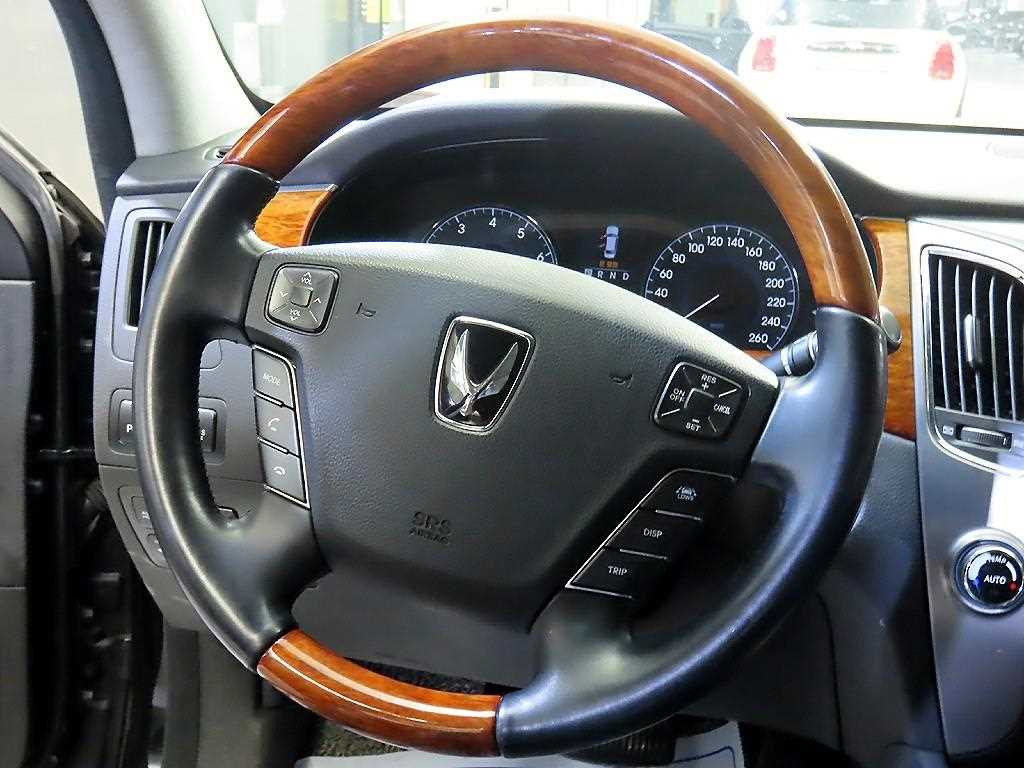 HYUNDAI Equus - Vista 8