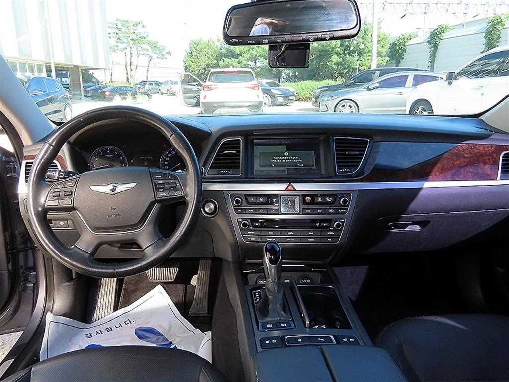 HYUNDAI Genesis - Vista 7