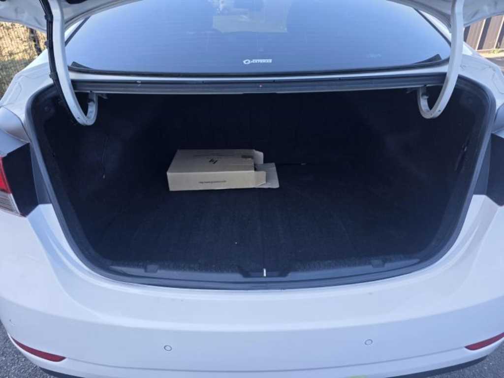 HYUNDAI Avante - Vista 4