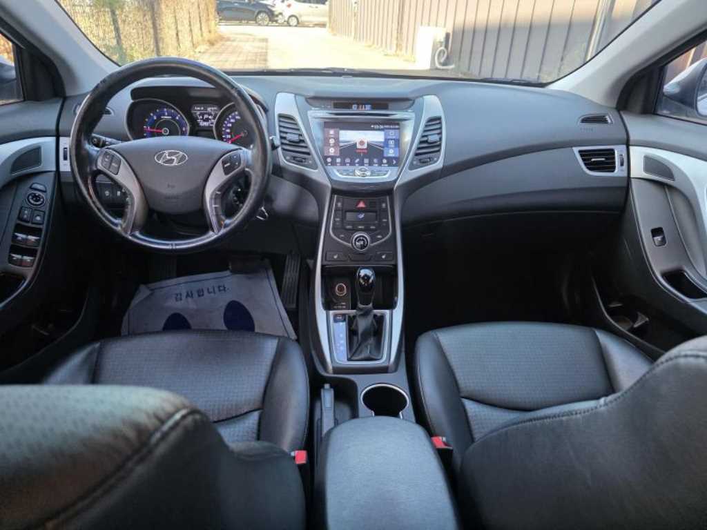 HYUNDAI Avante - Vista 6