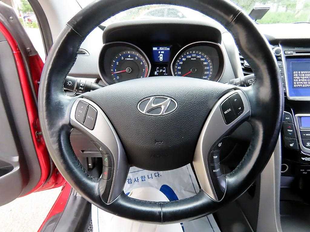 HYUNDAI i30 - Vista 8