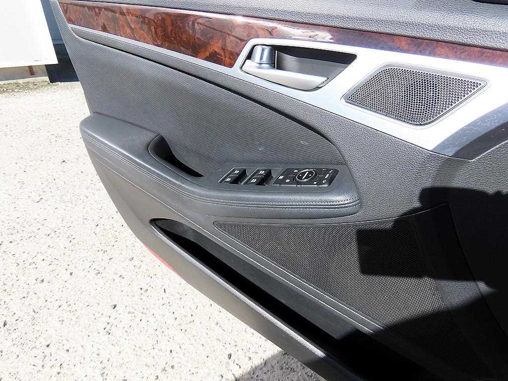 HYUNDAI Genesis - Vista 11