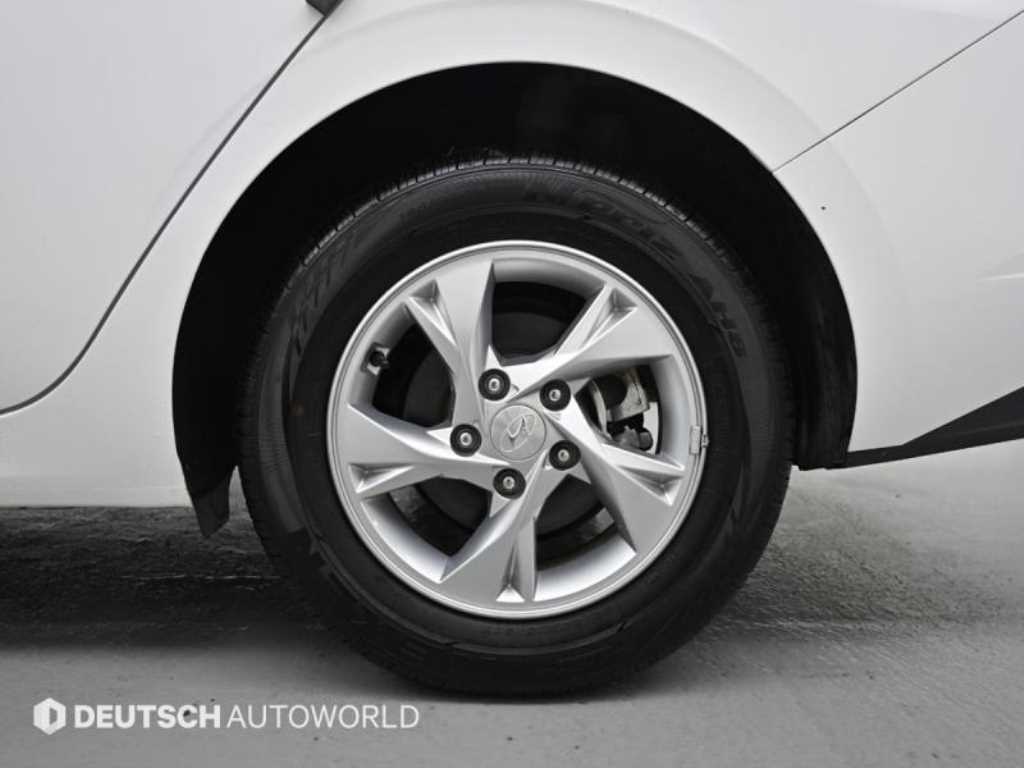 HYUNDAI Avante - Vista 5