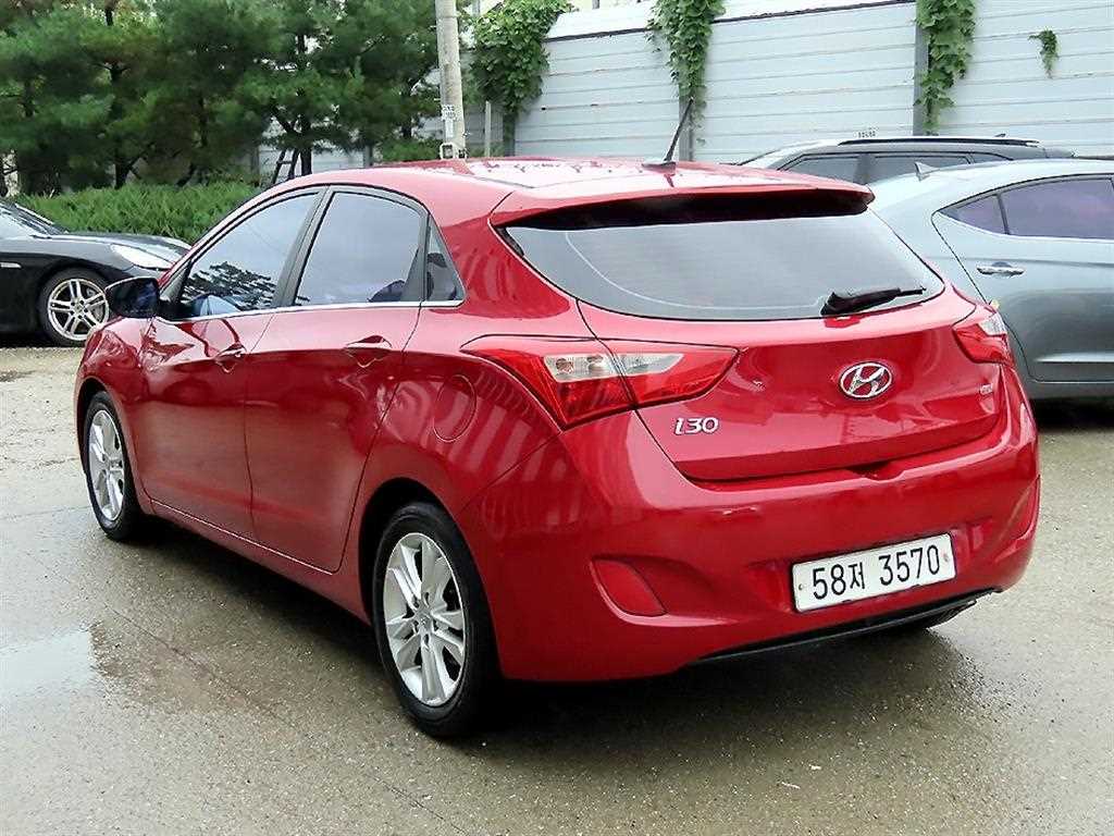 HYUNDAI i30 - Vista 3