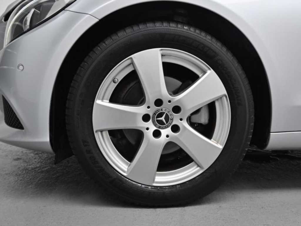 Mercedes Benz C Class - Vista 5