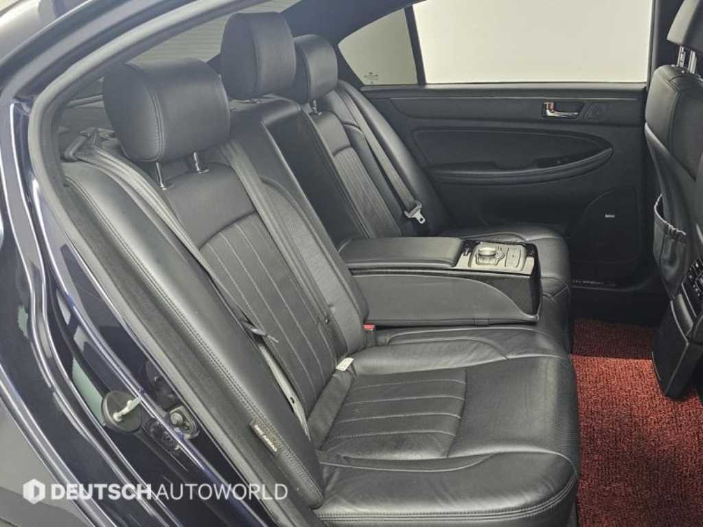 HYUNDAI Genesis - Vista 12