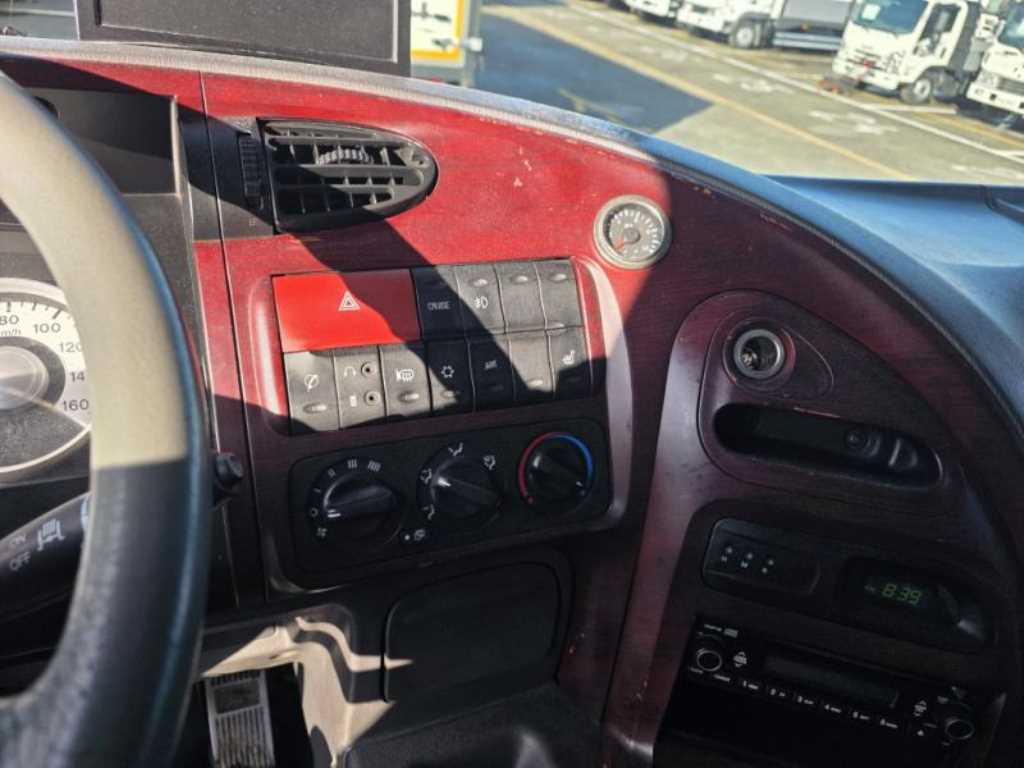 medium and large cargo truck - Vista 8