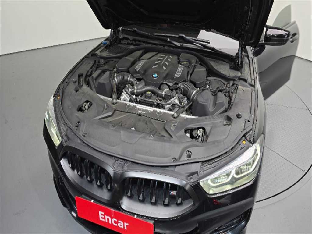 BMW 8 Series - Vista 6